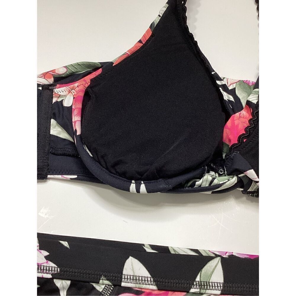 New. Tommy Bahama ginger flower halter bikini. XS-top/S-bottom. Retails $174 - Picture 11 of 12